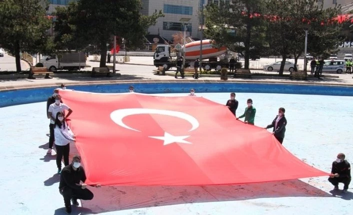 Gençliğin bayramına sade kutlama