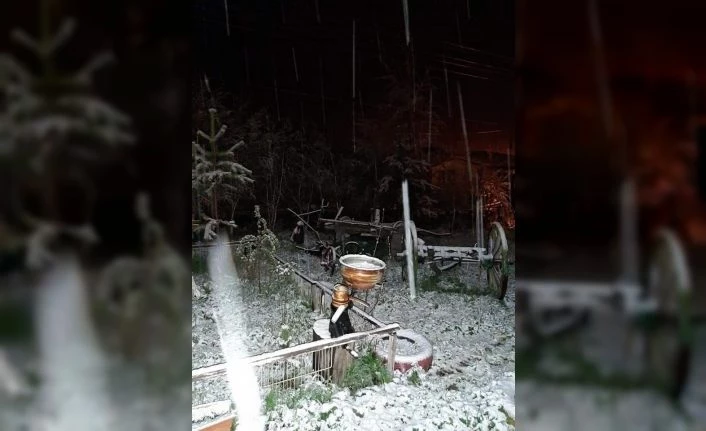 Göle mayıs ayında beyaza büründü