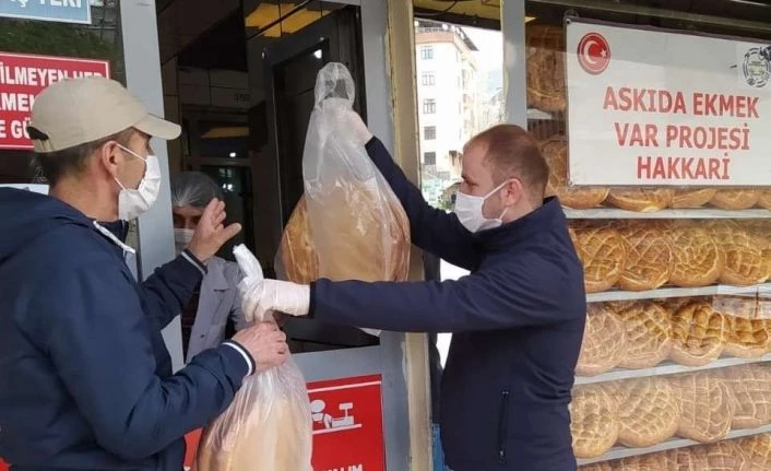 Hakkari’de ’Askıda Ekmek Var’ projesi