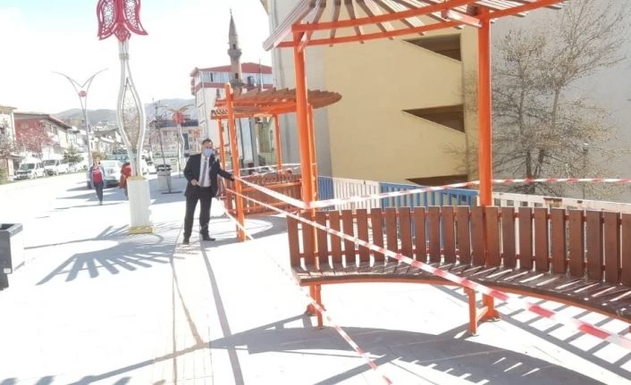 Hakkari’de banklara şerit çekildi