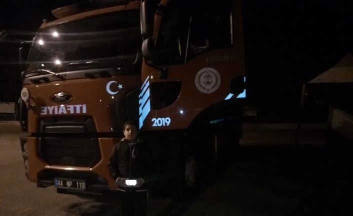 Havalandırma boşluğuna düşen kedi kurtarıldı