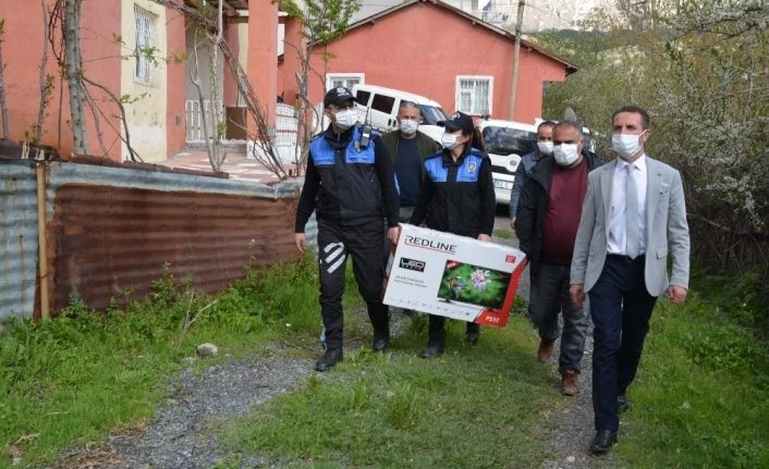 İhtiyaç sahibi aileye valilik sahip çıktı