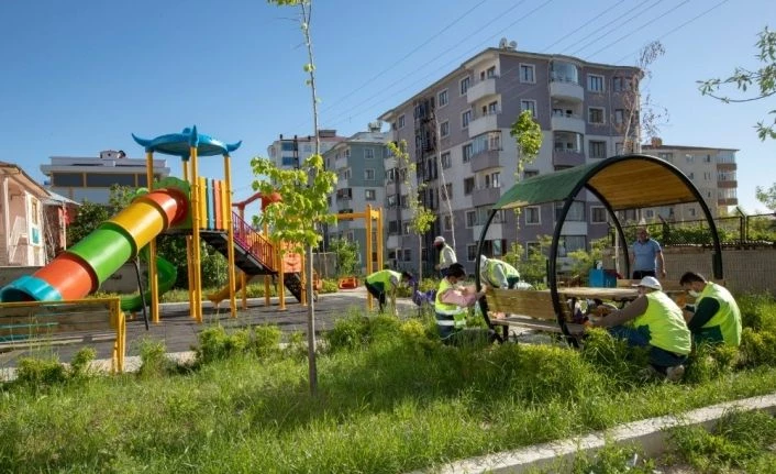 İpekyolu Belediyesi parkları pandemi sonrasına hazırlıyor