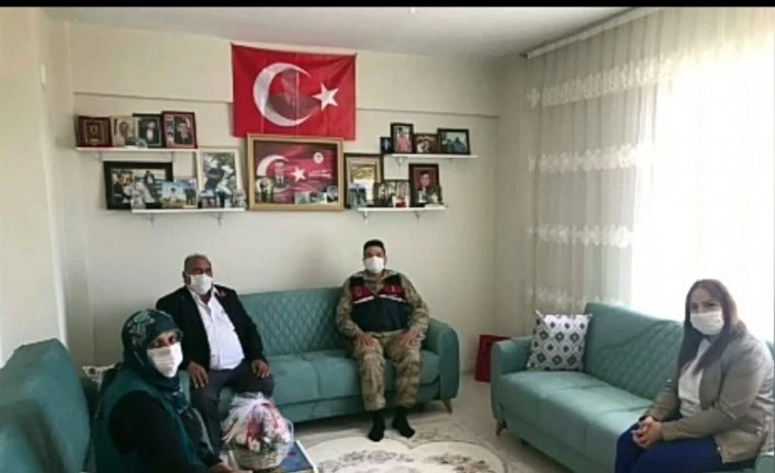 Jandarma’dan Anneler Günü hassasiyeti