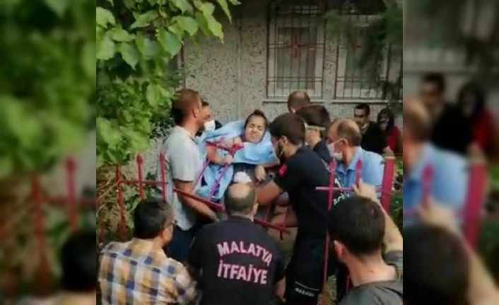 Karnına saplanan demirle hastaneye kaldırıldı