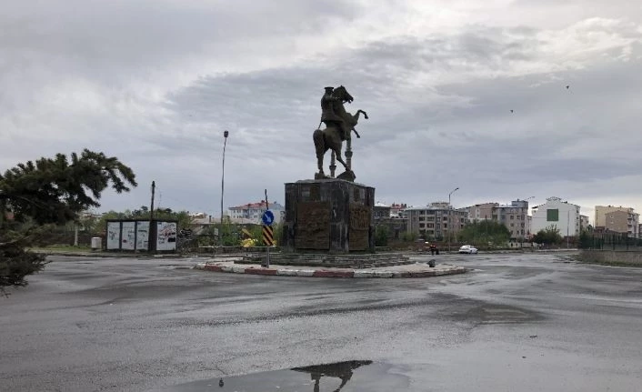 Kars’ta sokaklar boş kaldı