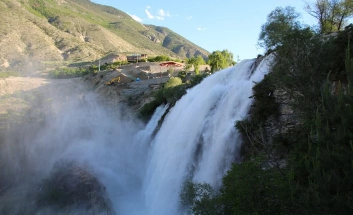 Korona şelaleyi boş bıraktı