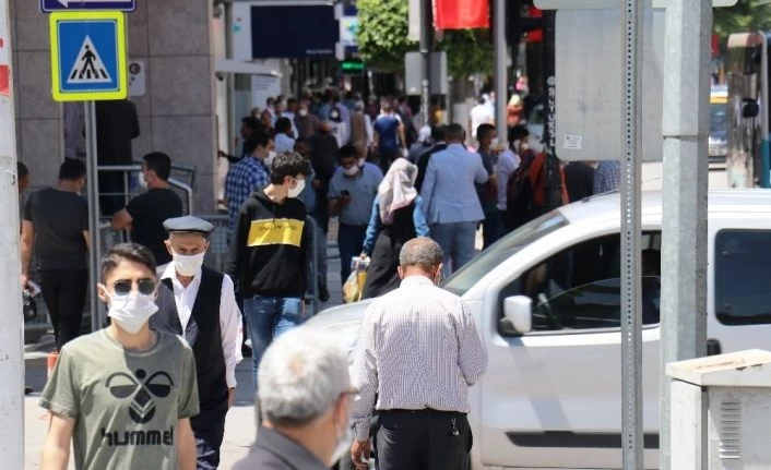 Malatya’da cadde ve sokaklarda yoğunluk