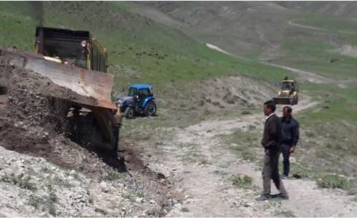 Malazgirt’te Yayla Yollarında Hummalı Çalışma