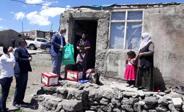 Van'da minik kardeşlerin hayalini Başkan Ensari gerçekleştirdi