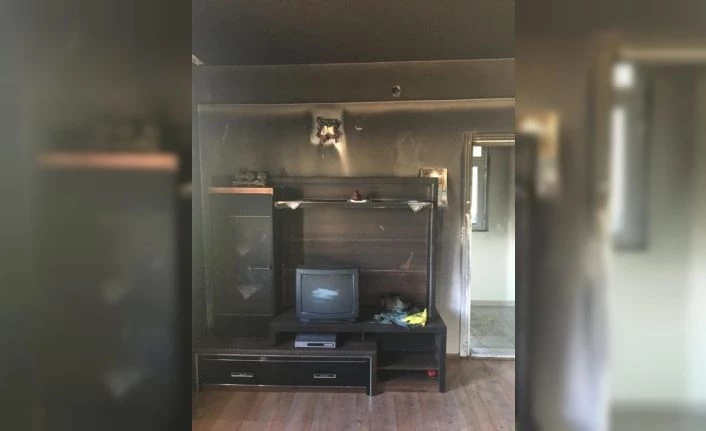 Mum evi yaktı, komşuların dikkati faciayı önledi