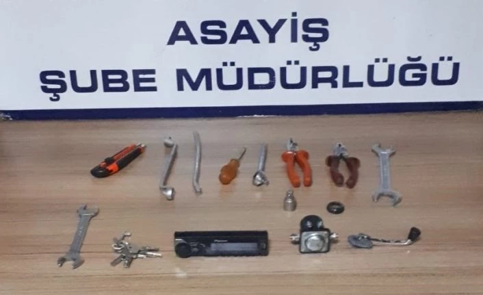 Polis, oto hırsızını suç üstü yakaladı