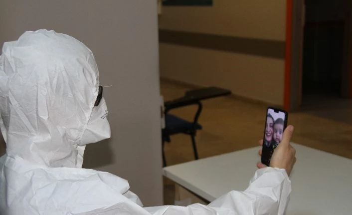 Van'da sağlık çalışanı eşlerin duygu dolu görüşmesi
