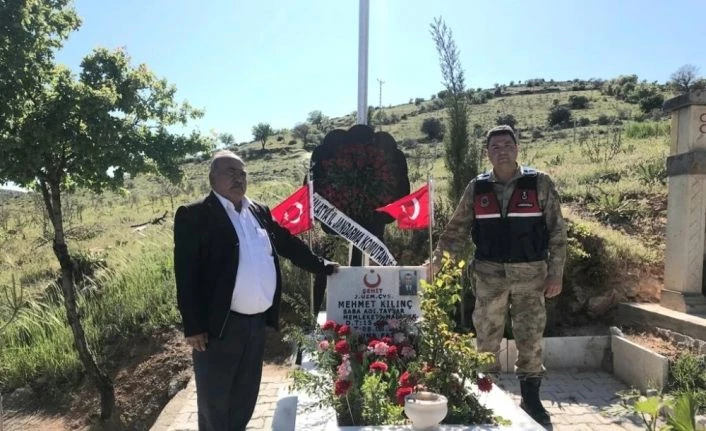 Şehit mezarlarına jandarma eli değdi