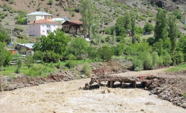 Sel gitti izleri kaldı