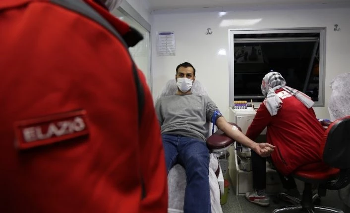 Suriye ve Afganlı vatandaşlardan Türk Kızılayı’na kan bağışı desteği