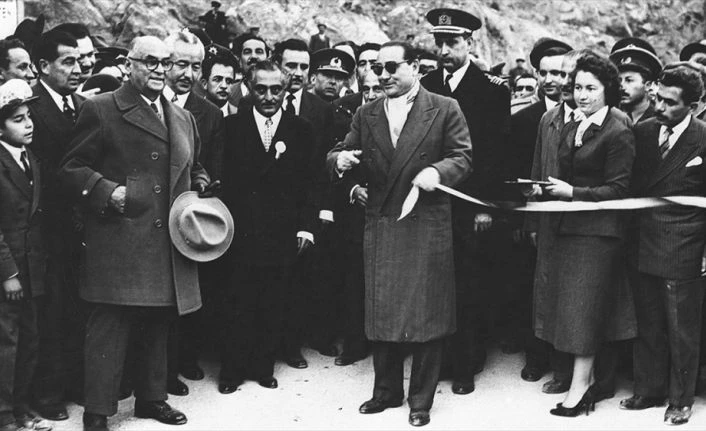 Suya atılan Adnan Menderes imzası
