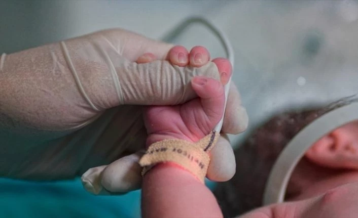 Tarihi hastanenin koridorları pandemiye inat bebek sesiyle yankılanıyor