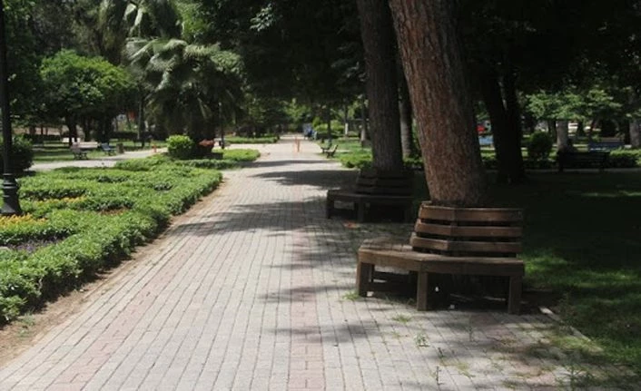 Van'da yaşlılar dışarı çıkmadı, parklar boş kaldı