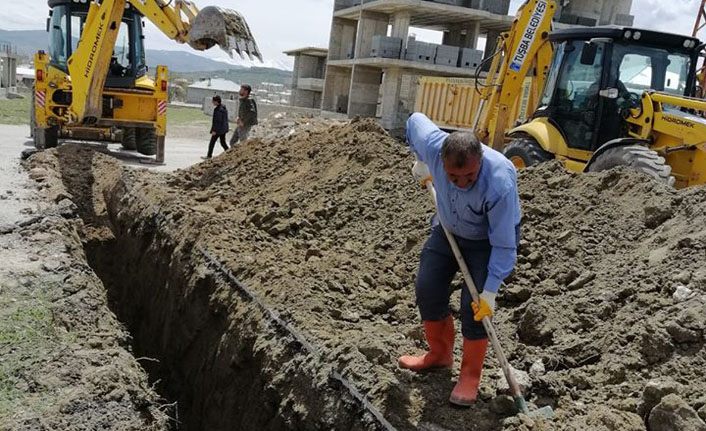 Van Tuşba Belediyesinde drenaj hattı döşenme çalışmaları devam ediyor