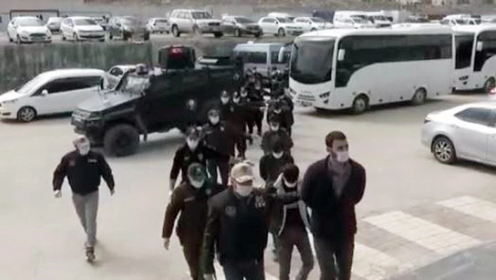 Van’da sokak eylemlerine karıştığı tespit edilen 14 kişi gözaltına alındı