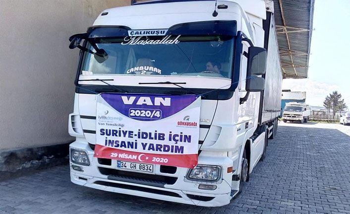 Van’dan Suriye'ye 2 tır yardım malzemesi gönderildi