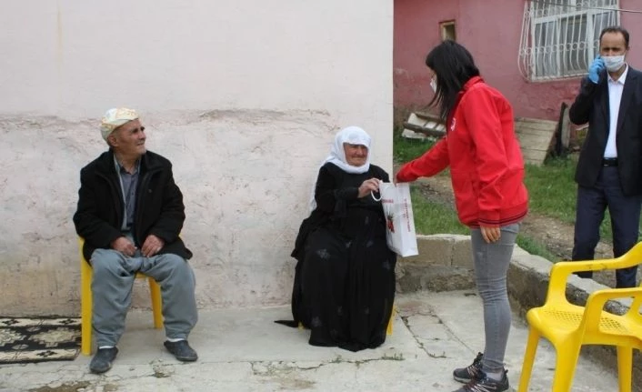 Vefa ekiplerinden şehit anneleri ve yaşlılara ziyaret
