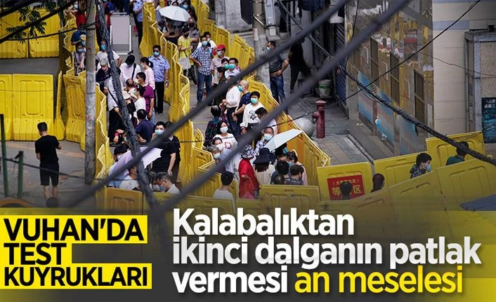 Vuhan’da test kuyruğundakiler sosyal mesafeyi hiçe saydı