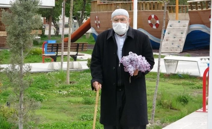 Van'da yaşlılar parkta