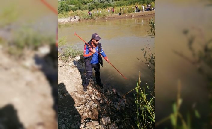 16 yaşındaki Azat Aras Nehri’nde kayboldu