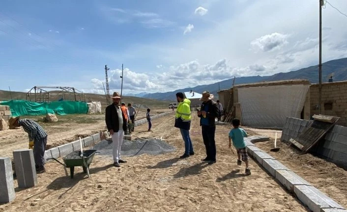 Başkale Belediyesinden kilitli parke taşı çalışması