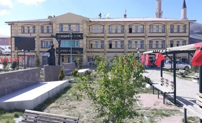 Çaldıran Belediye Başkanı Ensari’den ‘belediyede virüs var’ iddialarına sert tepki