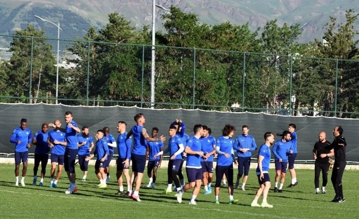 B.B.Erzurumspor, Adana Demirspor karşısında galibiyetine kilitlendi