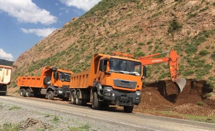 Bingöl’de heyelan bölgesinde yol genişletme çalışması başlatıldı