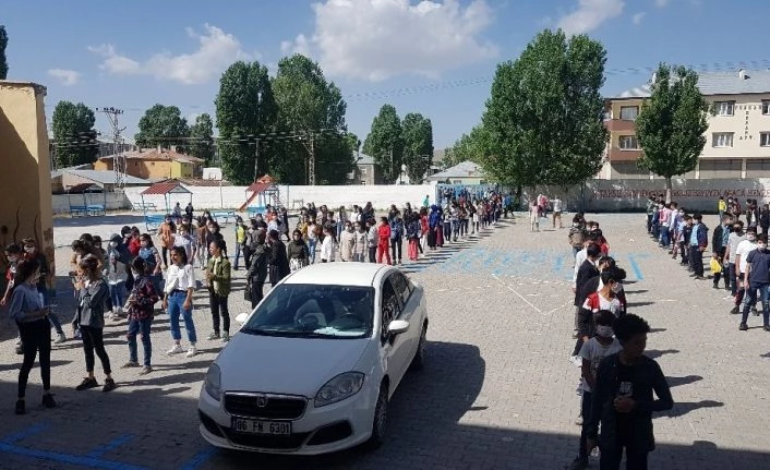 Çaldıran belediyesi, LGS’ye girecek olan öğrencilere servis hizmeti