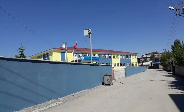 Van Cemil Yörük İmam Hatip Ortaokulu yeniden onarıldı