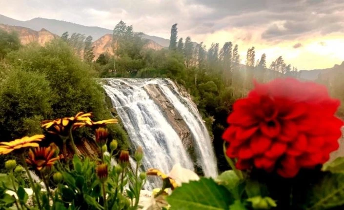 Doğa harikası Tortum Şelalesi yarım milyon turiste ev sahipliği yapacak