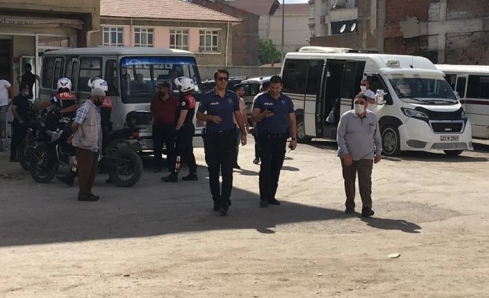 Elazığ’da bıçaklı kavga: Baba ile oğlu yaralandı