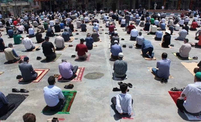 Elazığ’da cuma namazı heyecanı
