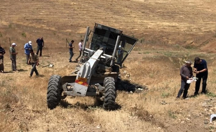 Elazığ’da tren, iş makinesine çarptı: 1 yaralı