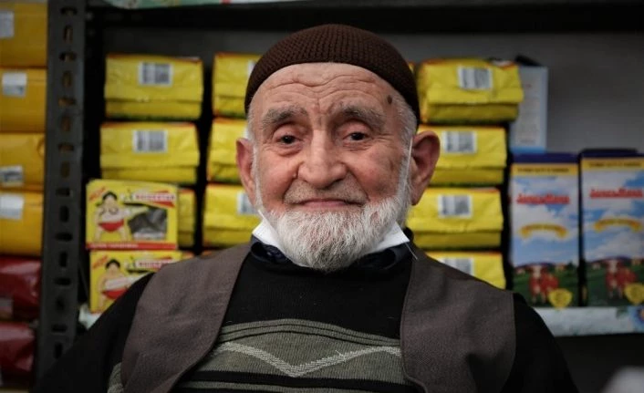 Elazığ’ın en yaşlı esnafı 85 yaşında işinin başına döndü