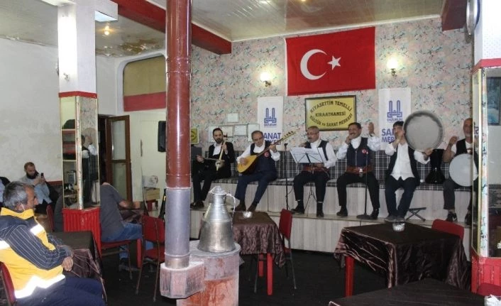 Erzurum’da Korana günlerinde sosyal mesafeli fasıl etkinliği