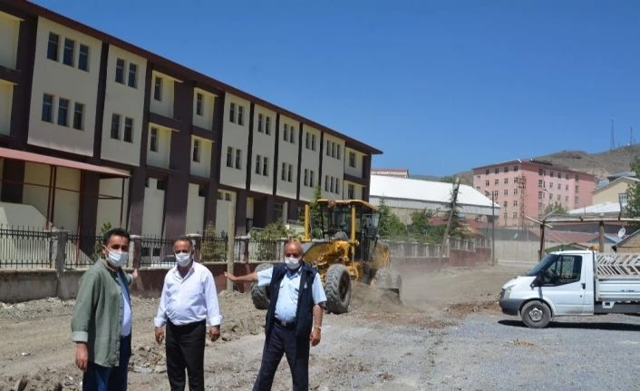 Hakkari’de şehir görüntüsünü bozan barakalar kaldırıldı