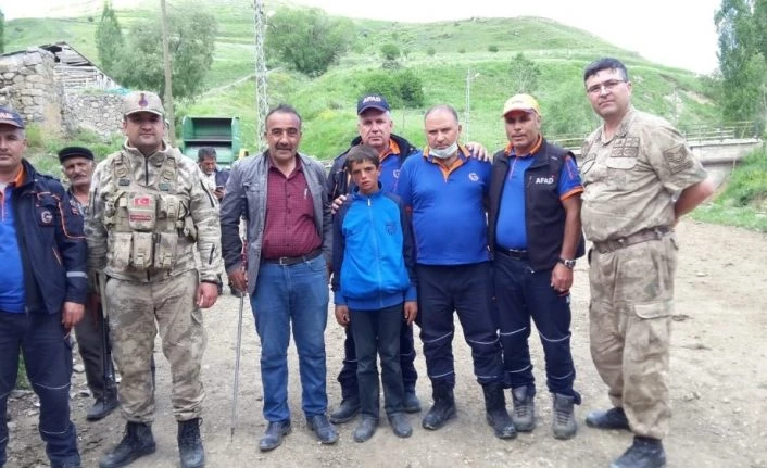 Hayvanlarını otlatırken kaybolan küçük çoban bulundu