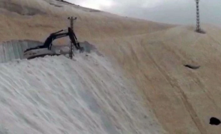 Haziran ayında kar dağlarıyla mücadele