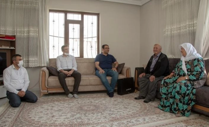 İpekyolu Belediyesinden anlamlı ‘Babalar Günü’ kutlaması