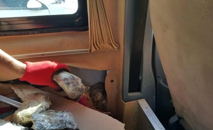 Van'da ’Kara’ ile yapılan aramada 55 kilo afyon sakızı ele geçirildi
