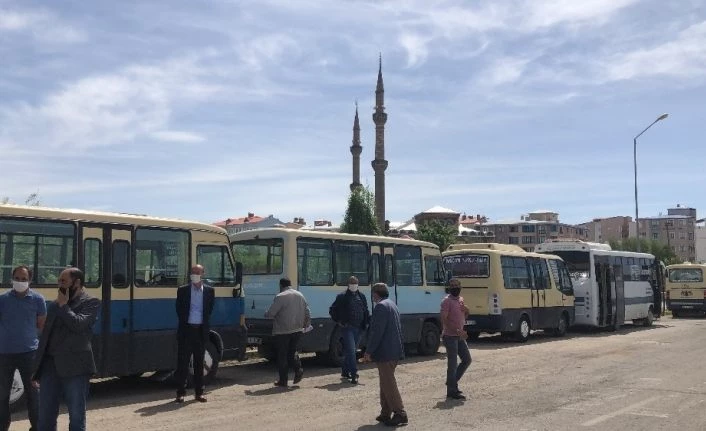 Karslı dolmuşçular yetkililere seslendi