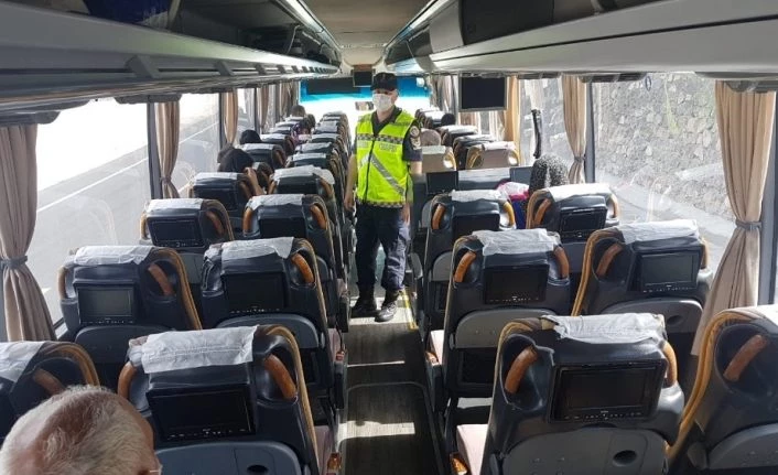 Kars’ta Jandarma’dan yolcu otobüslerine uygulama