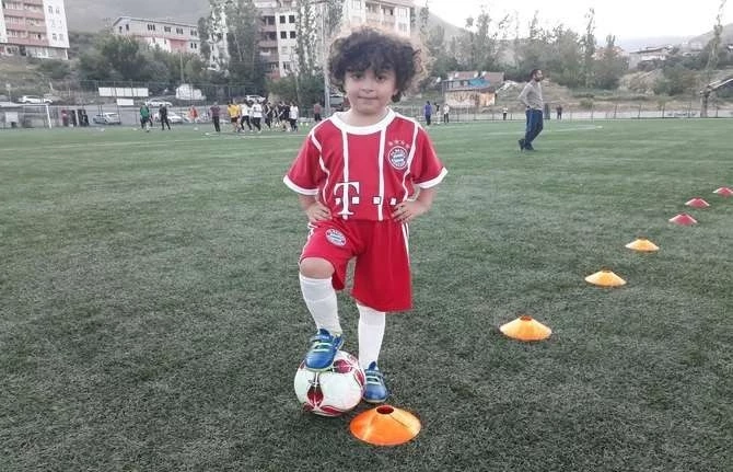 Kendisi küçük hayalleri büyük